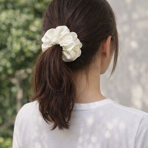 Women Hair Scrunchies Claw Clip Set 3pcs White Satin FloralElastic Daily Style